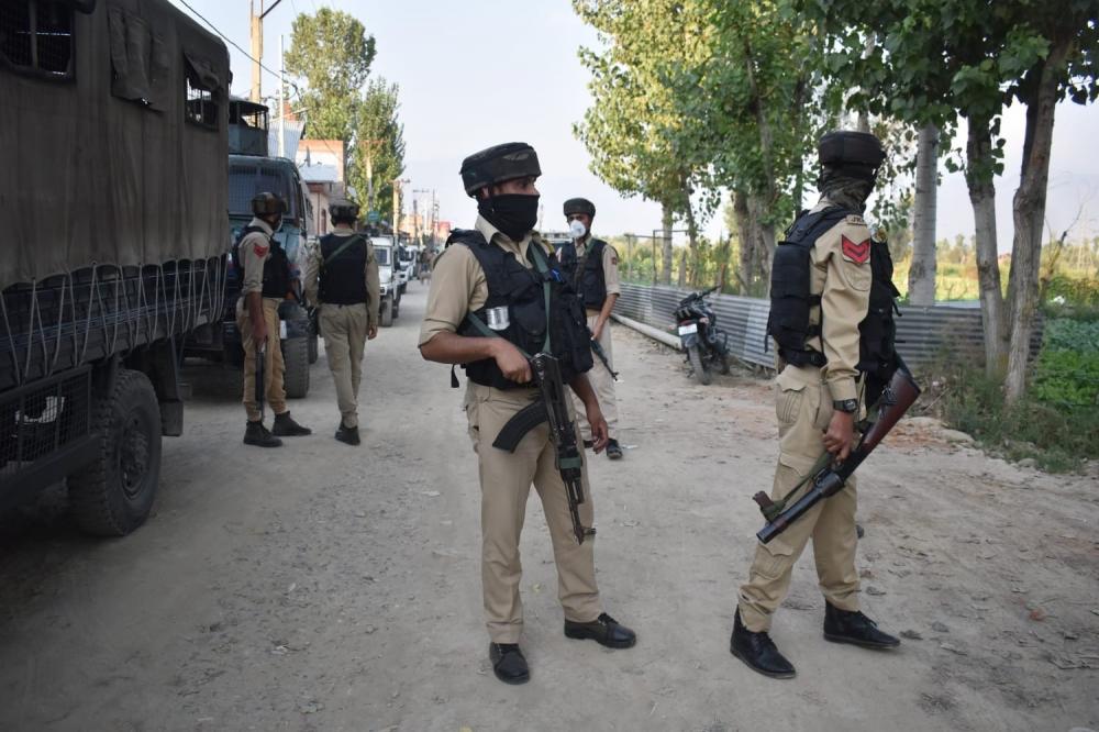The Weekend Leader - Gunfight breaks out in Srinagar